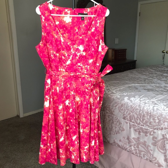Dana Buchman Dresses & Skirts - Dana Buchman Pink Floral Crew Neck Dress Size 14